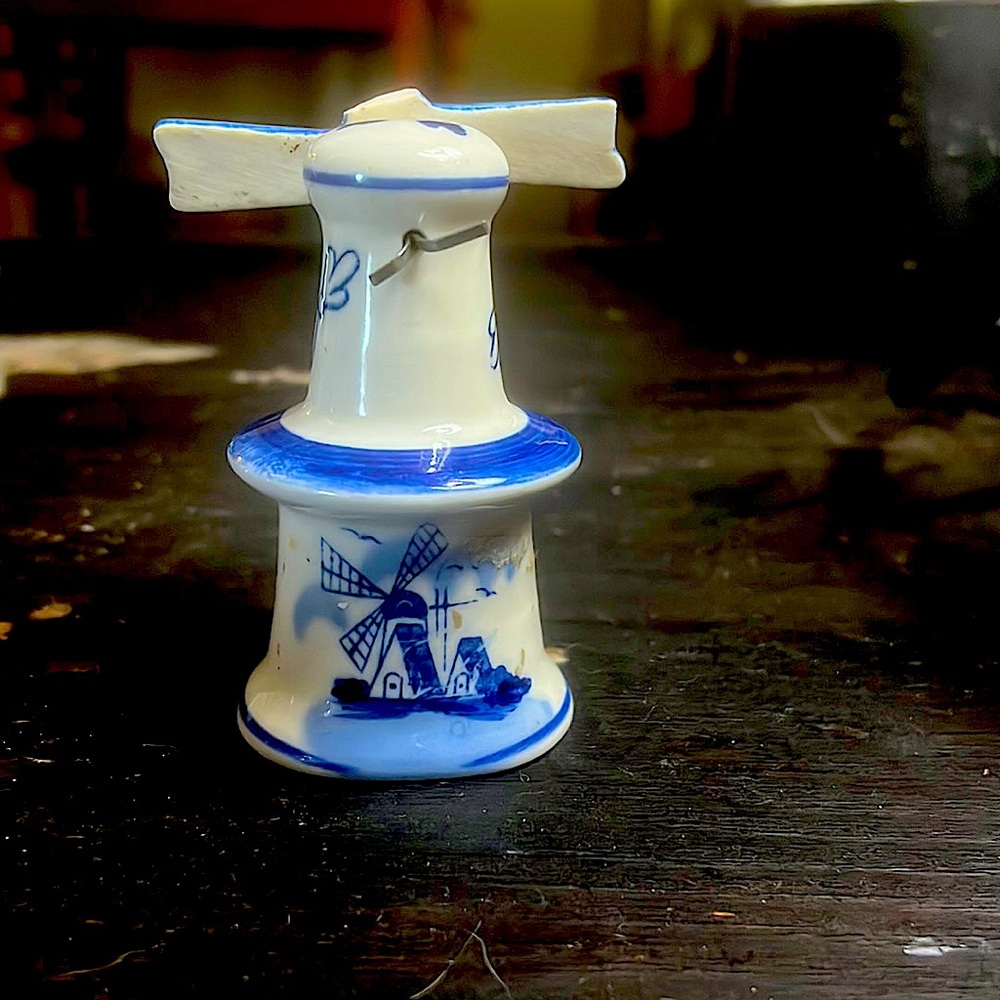Vintage Delft Salt Shaker Windmill. OS Hand Painted Dutch. 1 blade has brokenOff